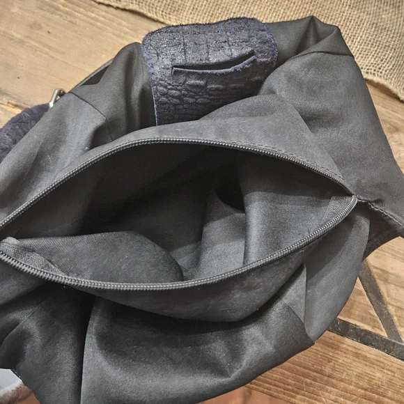 Vera Pelle Women's Navy Crocodile Leather and Suede Large Hobo Handbag - Picture 11 of 11